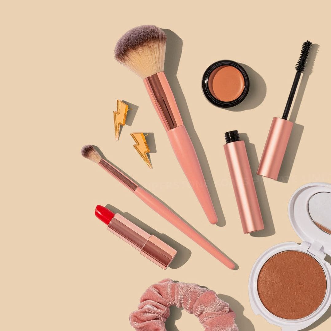 Augenbrauen- und Wimpernstyling